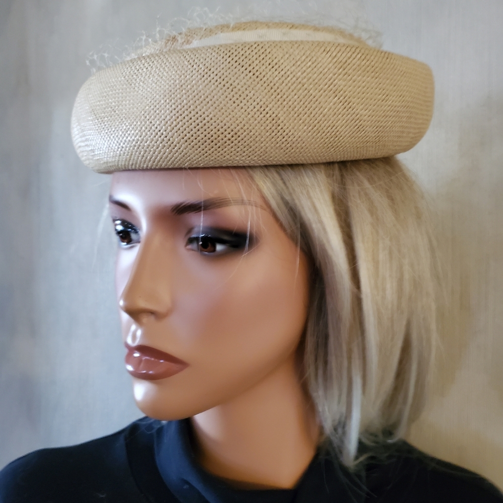 1940s Vintage Union Made Tan‎ Pillbox Style Hat Net Veiling Bow Collectible Hat